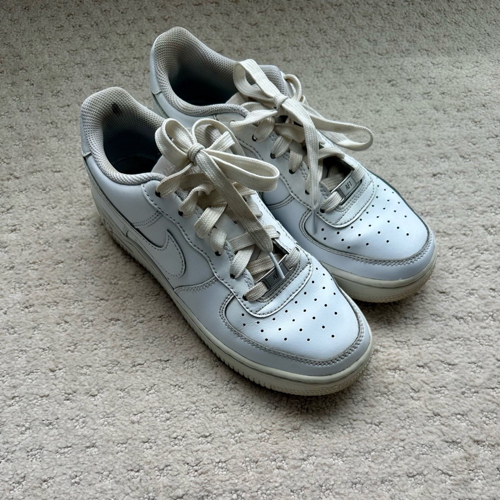 White Nike Air Force 1